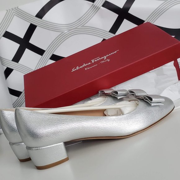 Classy Metallic Leather Kitten Heel Flats - Picture 5 of 10